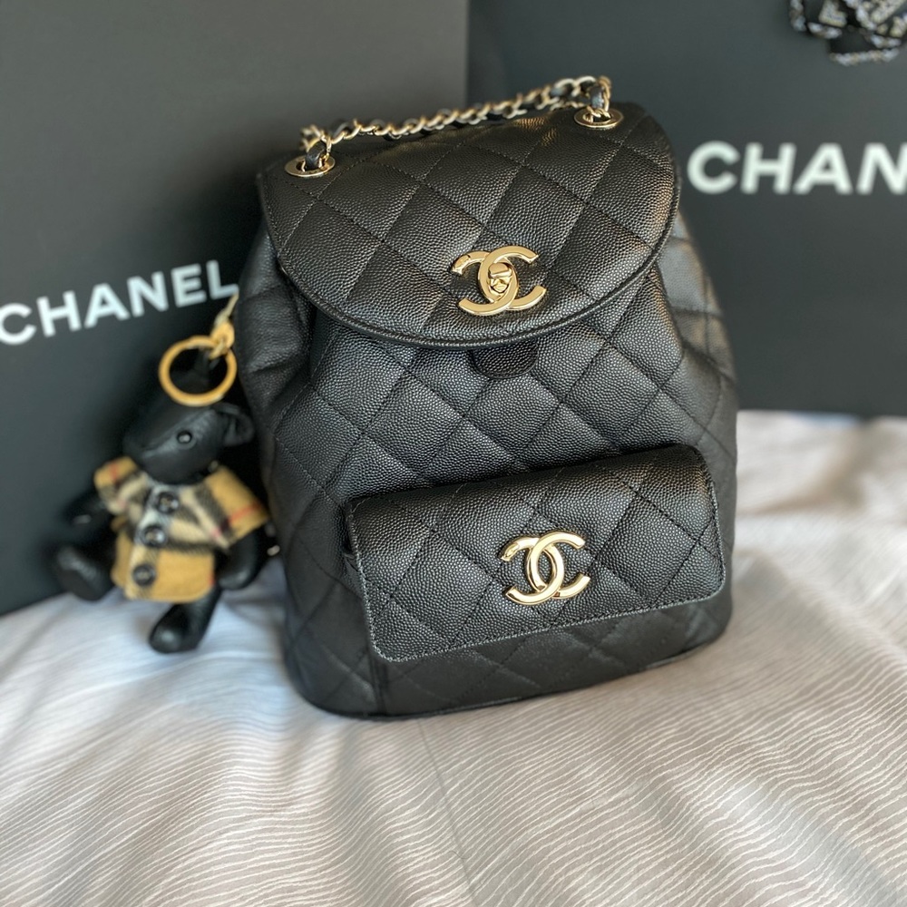 💯 Authentic CHANEL BLACK BACKPACK